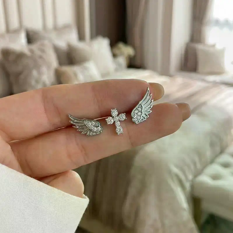 Angel Wings Cross Earrings Lux - Luxury Lifestyle Jewelry recension och pris
