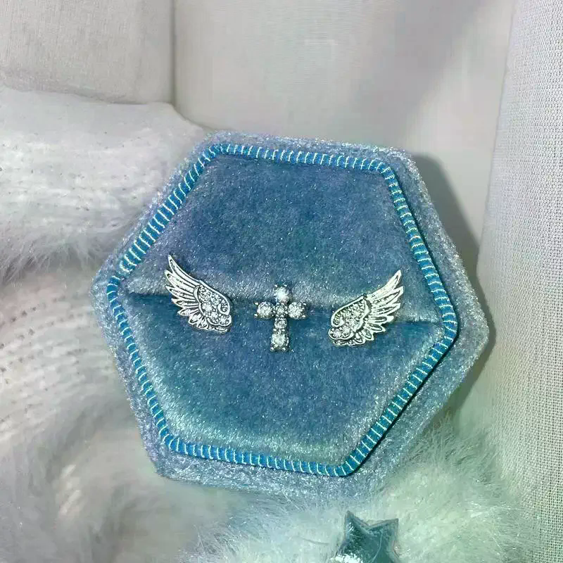 Angel Wings Cross Earrings Lux - Luxury Lifestyle Jewelry recension och pris