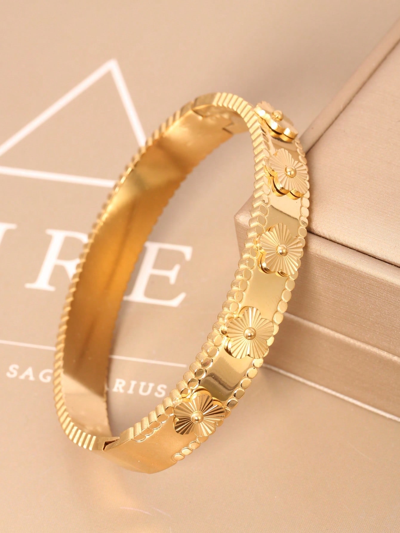 1 Piece of European and Americ - Luxury Lifestyle Jewelry recension och pris